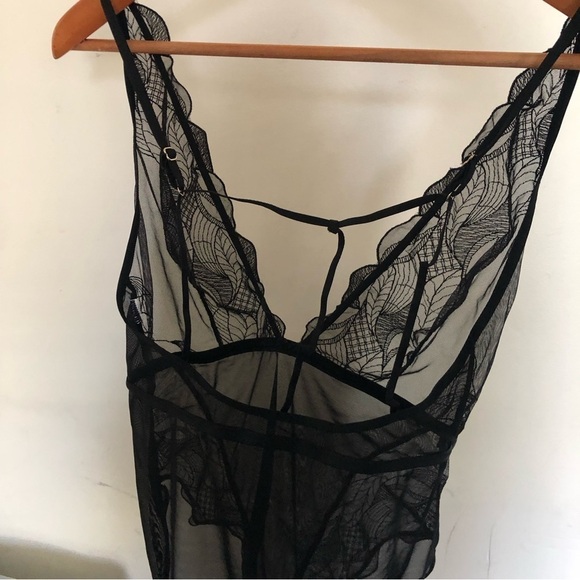 Women's lace mesh bodysuit - Picture 2 of 2